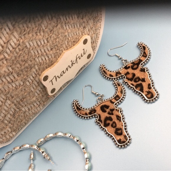 NWT Rodeo Western Textured Steer Cowgirl EARRINGS Leopard - Picture 7 of 8